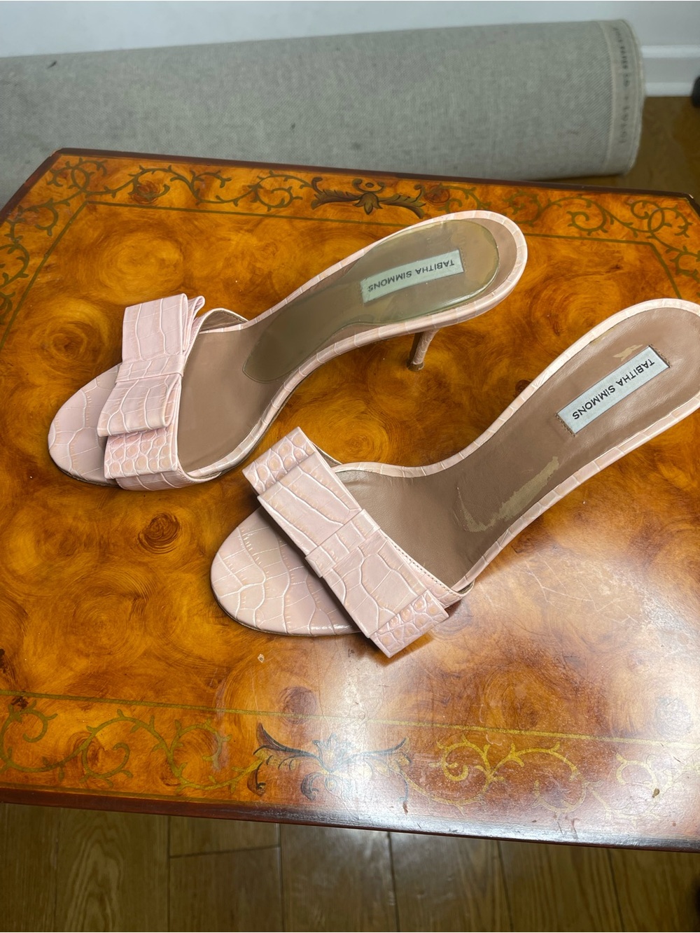Tabitha Simmons Pale Pink Croc-Embossed Bow Slides - Picture 2 of 4